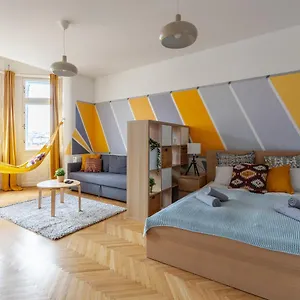 Apartamento Art Downtown Styled By A Local Designer, Budapest